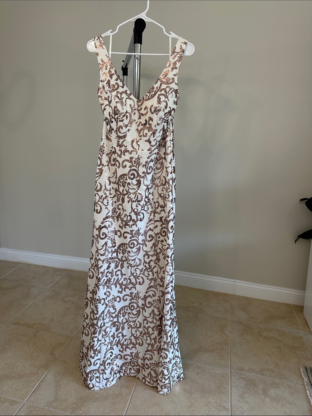 City Triangles White Rose Gold Sleeveless Sequin V-Neck Formal Dress Size 13